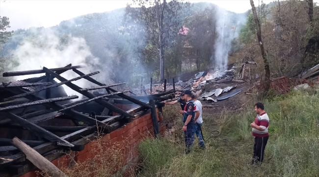 Kastamonu'da yangın çıkan ev kullanılamaz hale geldi