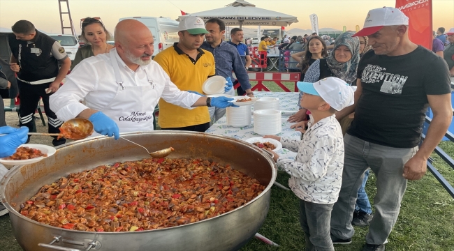 Kayseri'de patlıcan festivalinde yaklaşık 20 bin kişiye güveç ikram edildi