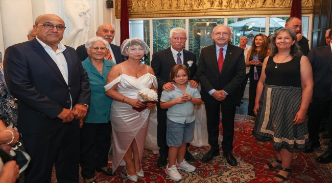 Kılıçdaroğlu, gazeteci Faruk Bildirici ve Semra Topçu'nun nikah törenine katıldı