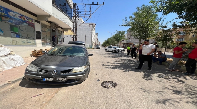 Kilis'te otomobillerin çarpışması güvenlik kamerasında