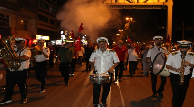 Kocaeli'de 30 Ağustos Zafer Bayramı dolayısıyla fener alayı yapıldı