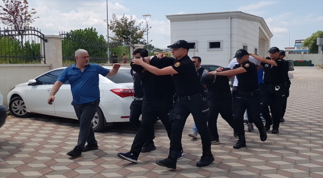 Kocaeli'de iki araçta 119 kilogram esrar ele geçirilmesine ilişkin 5 şüpheli adliyede