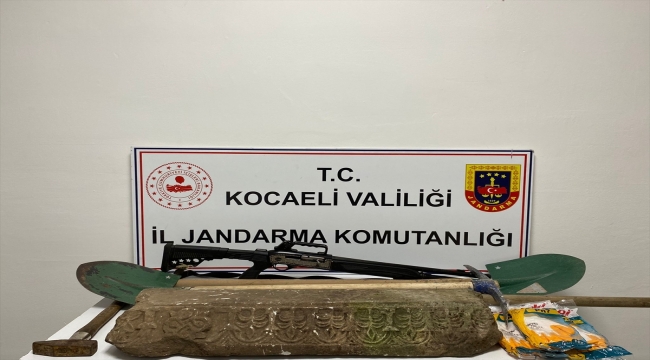 Kocaeli'de Roma dönemine ait lahit parçası ele geçirildi