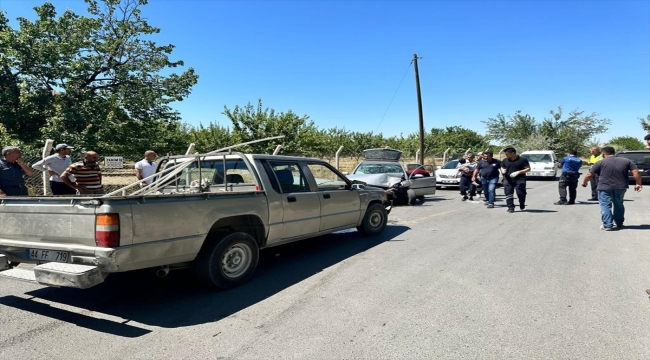 Malatya'da pikap ile otomobilin çarpıştığı kazada 6 kişi yaralandı