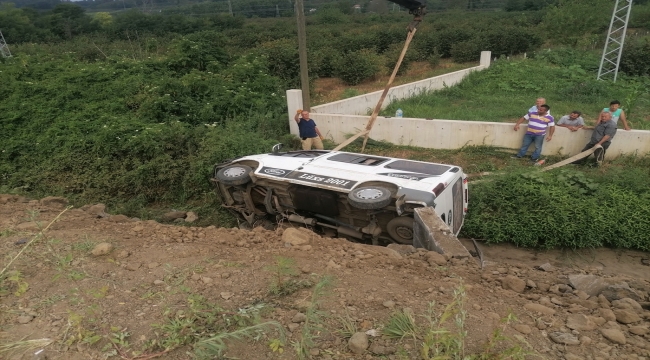 Samsun'da fındık işçilerini taşıyan minibüs şarampole devrildi 13 kişi yaralandı