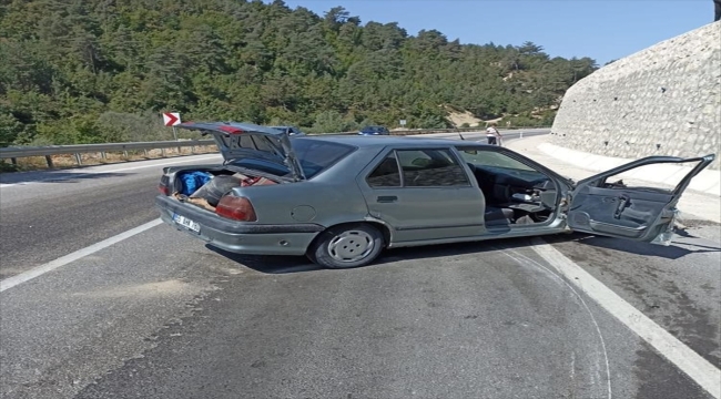 Samsun'da otomobilin tıra çarptığı kazada 1 kişi öldü, 1 kişi yaralandı