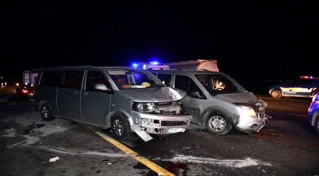 Şanlıurfa'da 3 aracın karıştığı kazada 3 kişi öldü, 11 kişi yaralandı