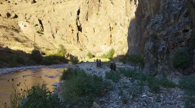 Sivas'ta çaya giren 12 yaşındaki çocuk boğuldu