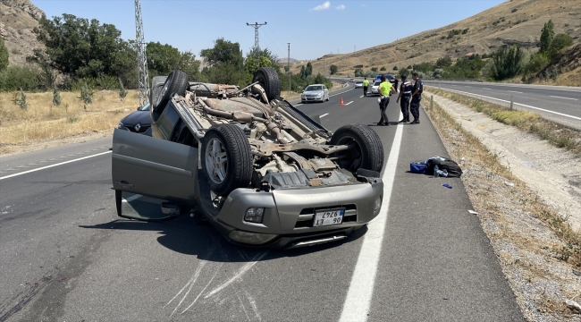 Yozgat'ta devrilen otomobildeki 4 kişi yaralandı