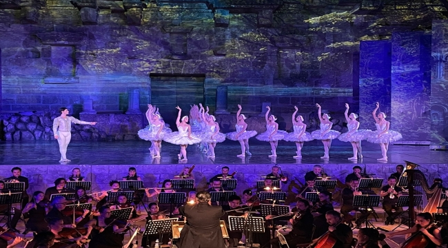 30. Uluslararası Aspendos Opera ve Bale Festivali'nde "Kuğu Gölü" balesi ikinci kez sahnelendi