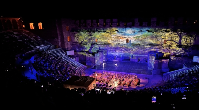 30. Uluslararası Aspendos Opera ve Bale Festivali'nde "Kuğu Gölü" balesi sahnelendi