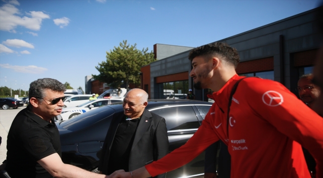 A Milli Futbol Takımı, Japonya ile oynayacağı özel maç için Hollanda'ya gitti 