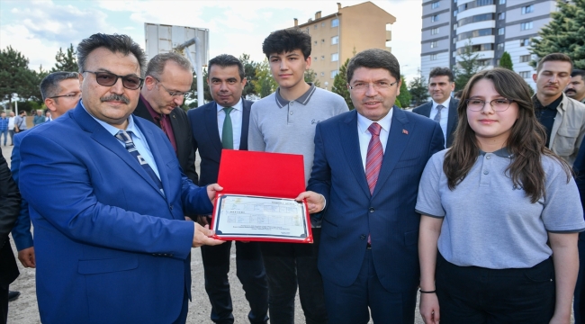 Adalet Bakanı Tunç Kastamonu'da mezun olduğu liseyi ziyaret etti