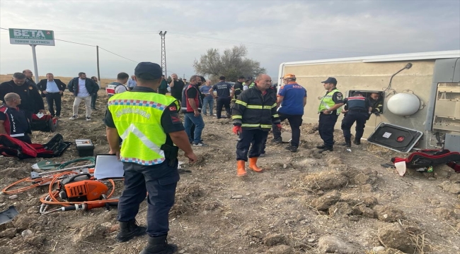 Amasya'da devrilen yolcu otobüsündeki 5 kişi öldü, 30 kişi yaralandı