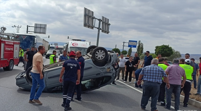 Amasya'da otomobil ile hafif ticari aracın çarpıştığı kazada 1 çocuk öldü, 8 kişi yaralandı