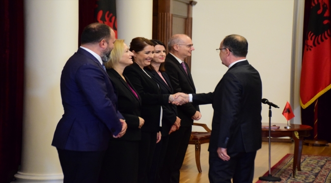 Arnavutluk'ta yeni bakanlar yemin ederek görevlerine başladı