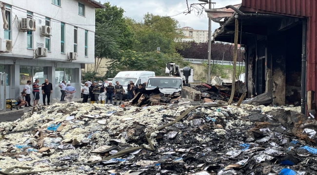 Ataşehir'de spor salonunda başlayıp 5 binaya sıçrayan yangın hasara neden oldu 