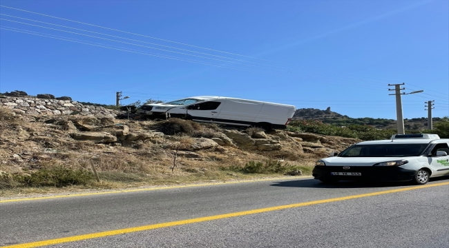 Bodrum'da domuza çarpan kamyonet yol kenarındaki kayalık yamaca çıktı