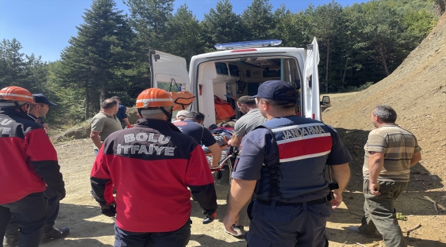 Bolu'da dereye devrilen traktörün sürücüsü ağır yaralandı