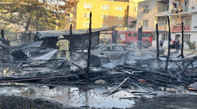 Bursa'da garajda çıkan yangında bir araç kullanılmaz hale geldi