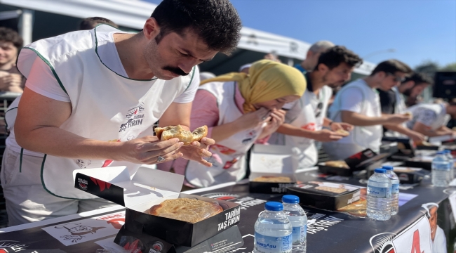 Bursa Gastronomi Festivali'nde "tahanlı pide" yeme yarışması düzenlendi