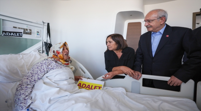 CHP Genel Başkanı Kılıçdaroğlu, hastanede tedavi gören Emine Şenyaşar'ı ziyaret etti