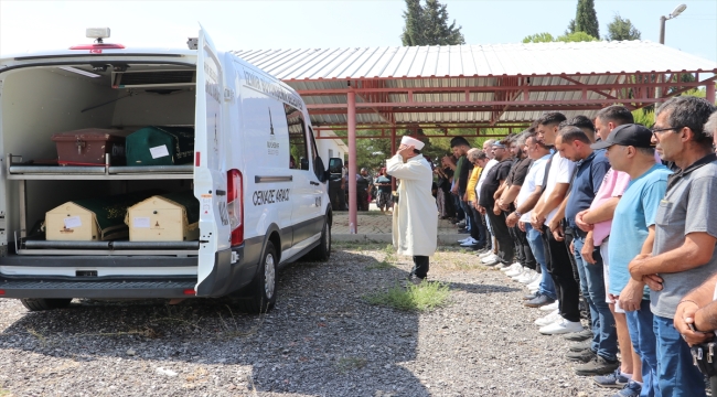 Denizli'de kamyon ile otobüsün çarpıştığı kazada ölenlerin sayısı 7'ye yükseldi