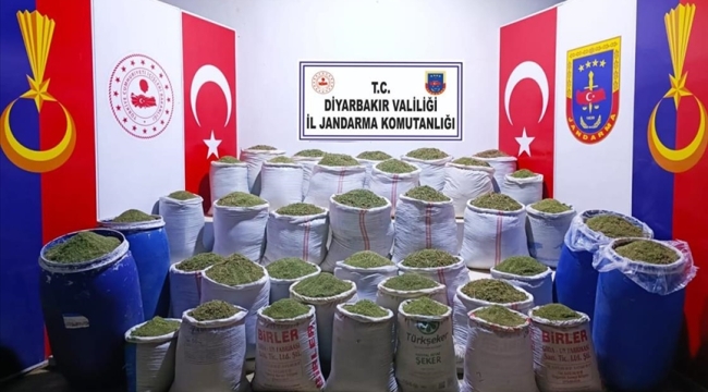 Diyarbakır'da 1 ton 319 kilogram esrar ele geçirildi