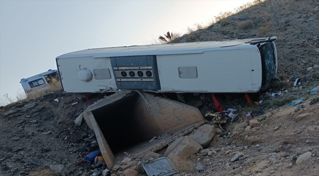 Erzurum'da yolcu otobüsü şarampole devrildi, 3 kişi hayatını kaybetti, 22 kişi yaralandı