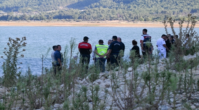 İzmir'de düşen helikopter ile 3 personelini arama kurtarma çalışmalarına ara verildi