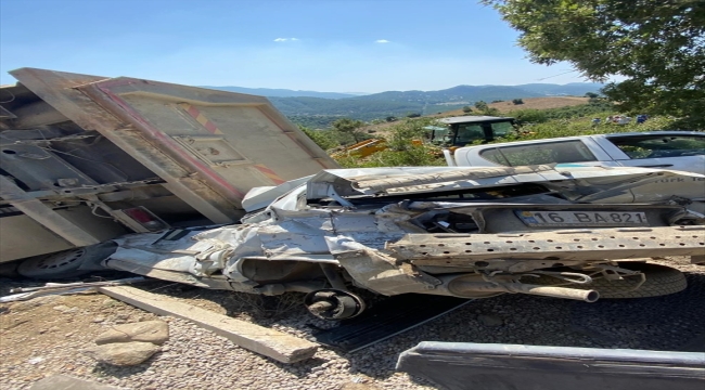 Kahramanmaraş'ta freni boşalan kamyon cenaze için toplanan kişilerin arasına daldı