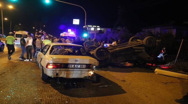 Hatay'da zincirleme trafik kazasında 4 kişi yaralandı