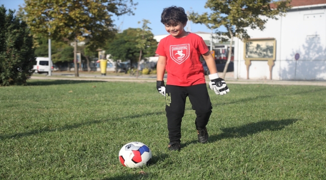 Her gün el salladığı Samsunspor otobüsü yanında duran çocuk sevinç yaşadı