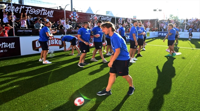 Hırvatistan Milli Takımı futbolcularından "sokak futbolu" etkinliği