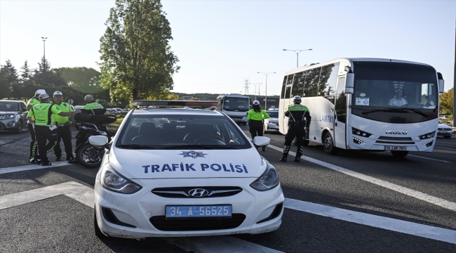 İstanbul'da okul servis araçlarına yönelik denetimler devam ediyor