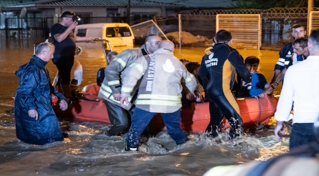 İstanbul'da sel ve su baskınları meydana geldi 