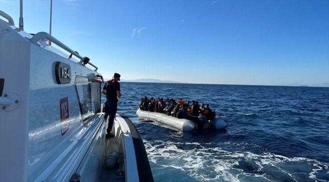 İzmir açıklarında 154 düzensiz göçmen yakalandı