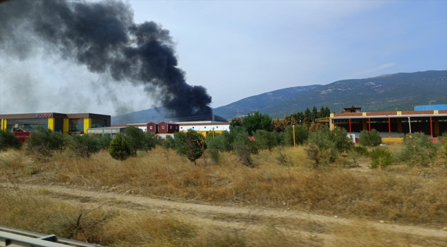 İzmir'de ahşap palet fabrikasında çıkan yangın kontrol altına alındı