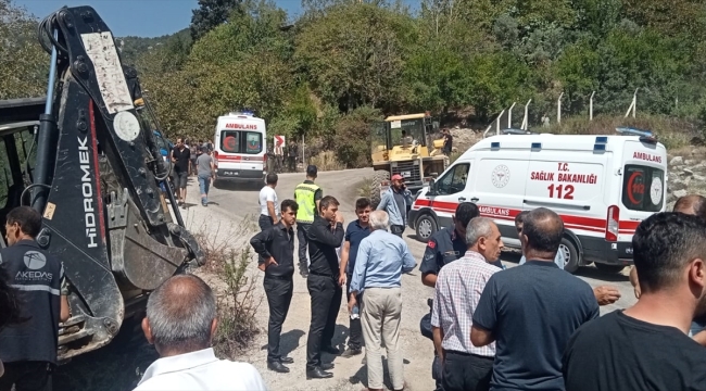 Kahramanmaraş'ta freni boşalan kamyon cenaze için toplanan insanların arasına daldı