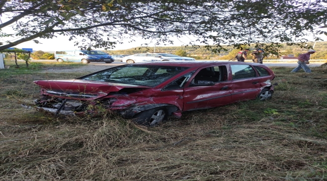 Karabük'te şarampole devrilen otomobildeki 2 kişi yaralandı