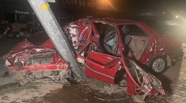 Kayseri'de aydınlatma direğine çarpan otomobilin sürücüsü ağır yaralandı