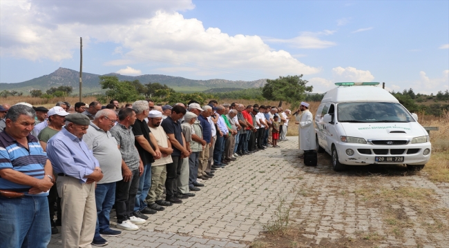 Kırklareli'ndeki selde ölen emekli öğretmen çiftin cenazesi Denizli'de toprağa verildi