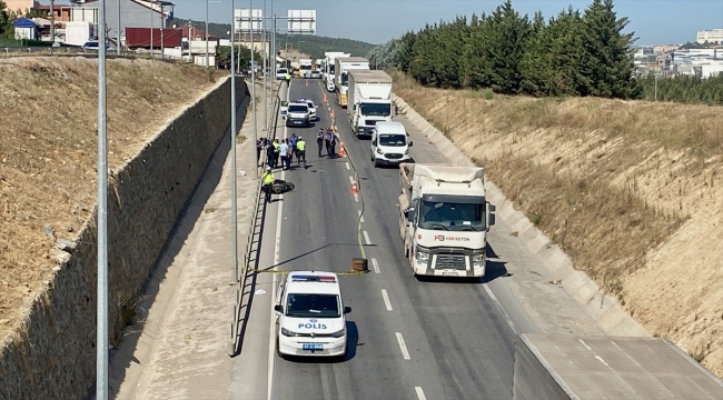 Kocaeli'de hafriyat kamyonuyla çarpışan motosikletli kurye öldü