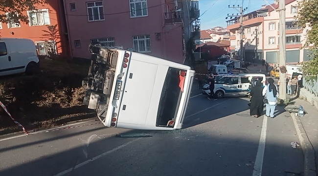 Kocaeli'de işçi servisinin 2 yayaya çarptığı kazada 1 kişi öldü, 6 kişi yaralandı