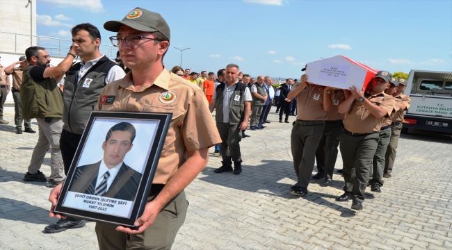 Kütahya'da orman yangınında şehit olan Orman İşletme Şefi Yıldırım'ın cenazesi defnedildi