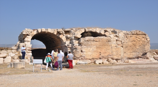 Mersin'deki Aya Tekla Yeraltı Kilisesi'nde ayin yapıldı