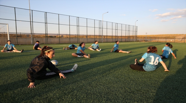 Muşlu kadın futbolcular 2. Lig hedefiyle play-in maçlarına hazırlanıyor