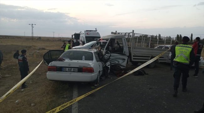 Niğde'de trafik kazasında 1 kişi öldü, 2 kişi yaralandı