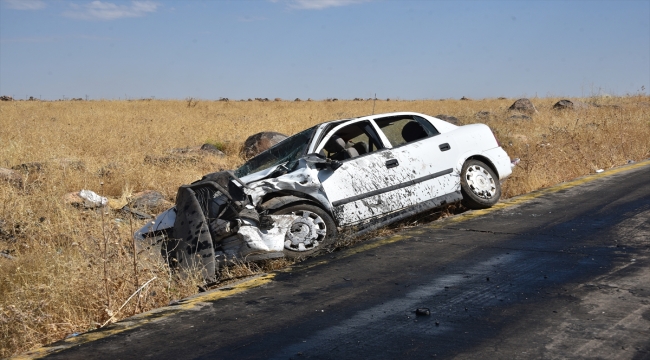 Şanlıurfa'da otomobille kamyonetin çarpışması sonucu 9 kişi yaralandı