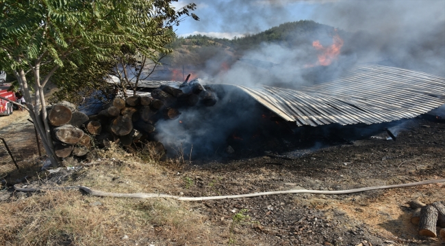 Sinop'ta mangal kömürü üretim atölyesinde çıkan yangın söndürüldü